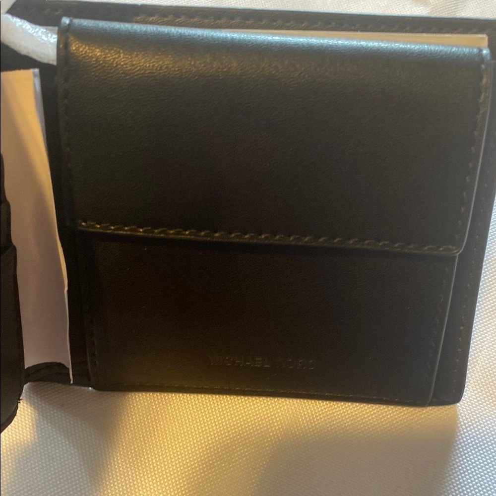 Michael Kors Silver Wallet - Picture 5 of 6